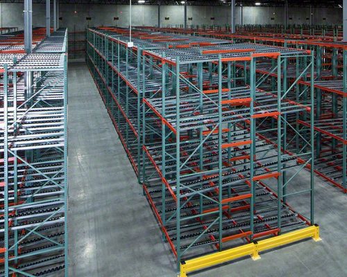 PCaseImage - Gallery - 2 - Cp-pet-supermarket-live-pallet-racking